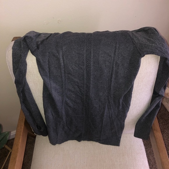 LULULEMON SWIFTLY TECH CREW🖤🤍 - Picture 7 of 11